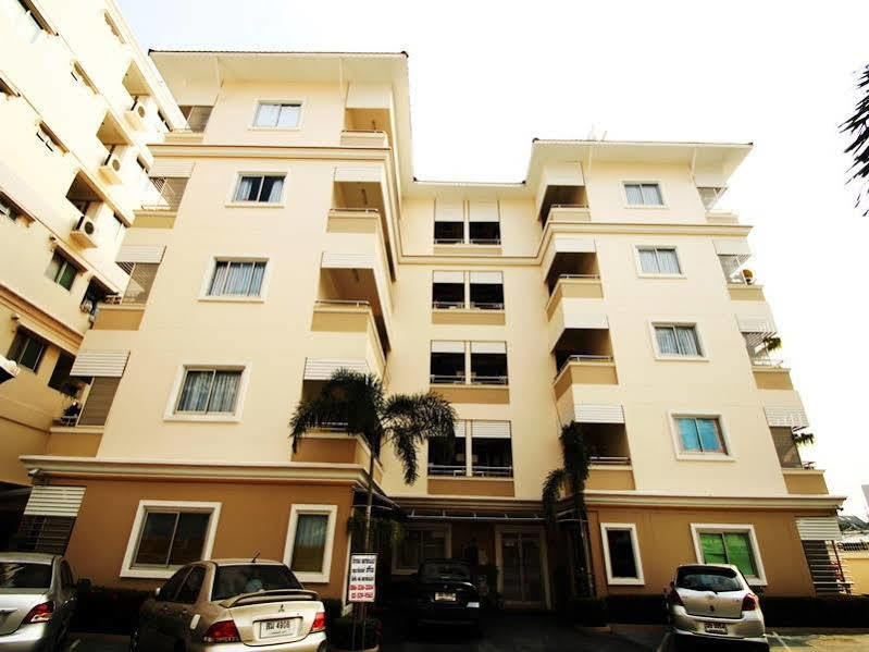 Golden Apartment